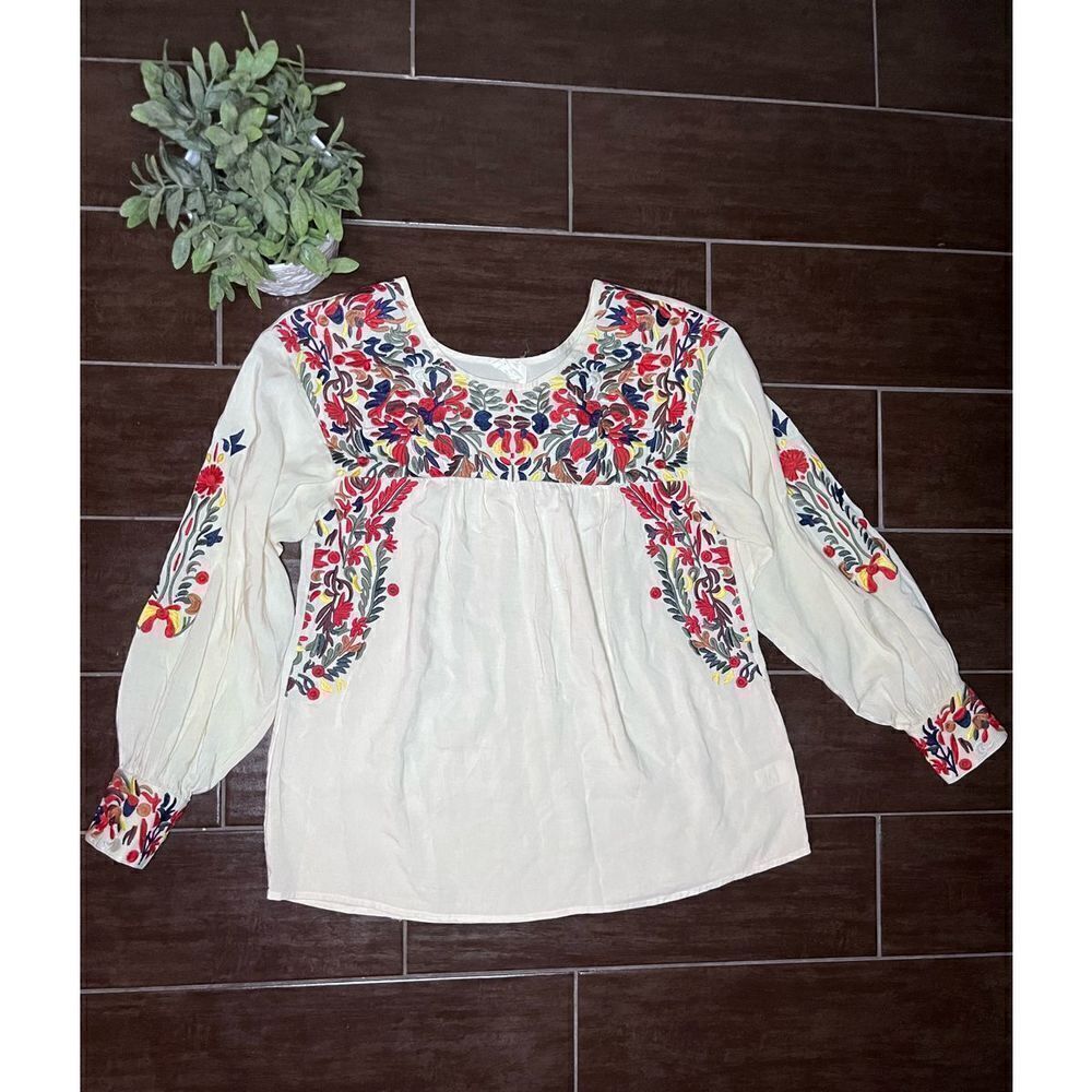 Layerz Clothing Ivory embroidered peasant boho blouse sz small